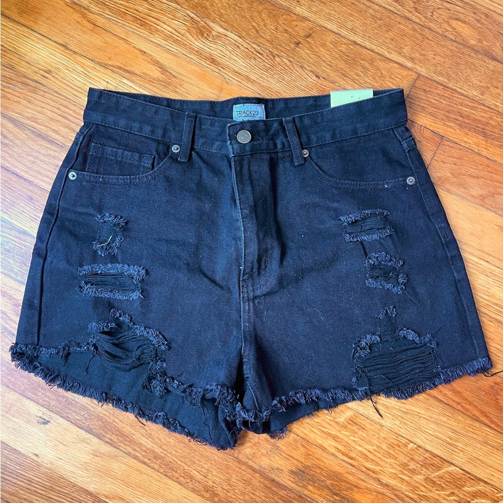 Woman’s Jean ripped black shorts